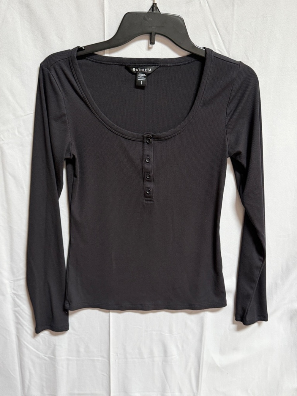 P21. Athleta Signature Rib Henley Top
Size: S
Black